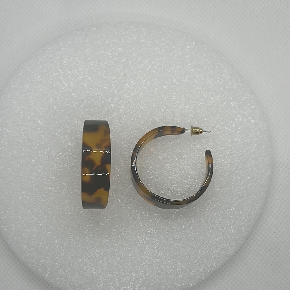 Chic Tortoise Shell Hoop Earrings - Classic Style, Lightweight, New